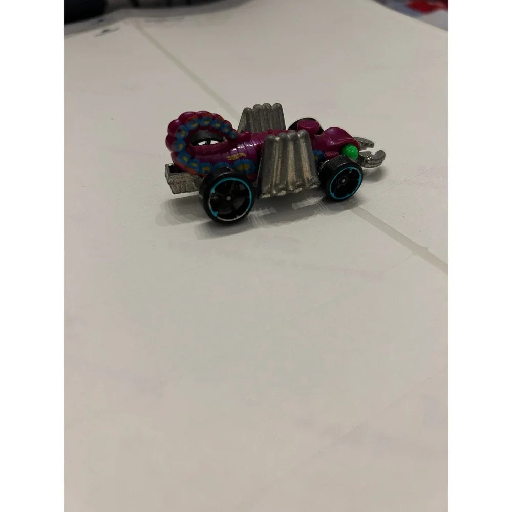 Hot Wheels Scorpedo Purple Scorpion Fantasy Diecast Car Made in Malaysia